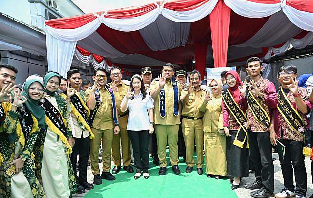 20250421_174237_resize_41 Gubernur Sumatera Utara (Sumut) Muhammad Bobby Afif Nasution bersama Wakil Menteri Kependudukan dan Pembangunan Keluarga Ratu Ayu Isyana Bagus Oka menghadiri Peluncuran Gerakan Ayah Teladan Indonesia (GATI) dan Pelayanan Vasektomi Serentak Indonesia di Puskesmas Tanah Tinggi, Kota Binjai, Senin (21/4/2025). Foto/Diskominfo Sumut
