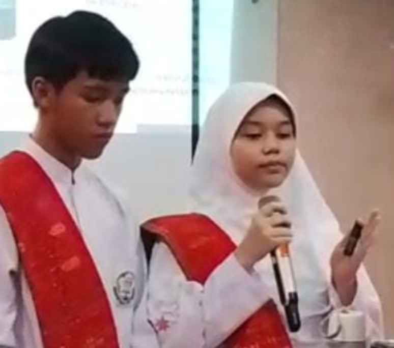 Shakila Mawaddah Zulkarnaen (Kanan).