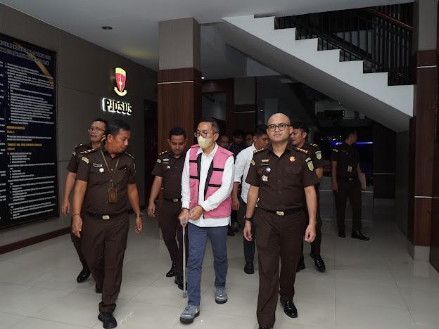 RS, Karyawan Swasta/Mantan Kepala Cabang Pratama Komersil Belawan ditahan Penyidik Tindak Pidana Khusus Kejati Sumatera Utara diduga melakukan tindak pidana korupsi pengadaan 2 unit kapal tunda kap.2 x 1.800 HP untuk Cabang Dumai Antara PT. Pelabuhan Indonesia I (Persero) dengan PT.Dok dan Perkapalan Surabaya (Persero) Tahun 2019 s/d 2021.