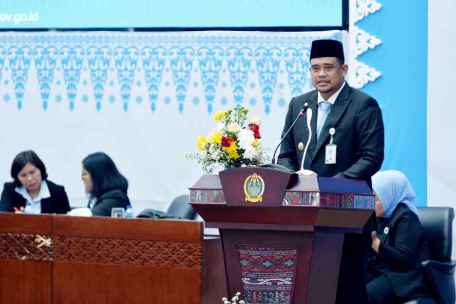 Gubernur Sumatera Utara (Sumut) Bobby Nasution dan Wakil Gubernur Sumut Surya menghadiri Rapat Paripurna Istimewa Hari Jadi ke-78 Provinsi Sumut di Gedung DPRD Sumut, Jalan Imam Bonjol, Medan, Rabu (15/4/2026).