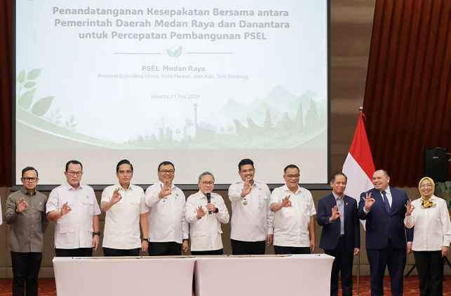 Screenshot_2026-05-16-22-11-40-29_99c04817c0de5652397fc8b56c3b3817 Gubernur Sumatera Utara (Sumut) Muhammad Bobby Afif Nasution menandatangani nota kesepakatan (MoU) percepatan pembangunan Pengolahan Sampah Menjadi Energi Listrik (PSEL) bersama Danantara di Jakarta, Senin (11/5/2026).