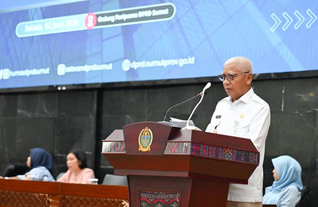 Wakil Gubernur Sumatera Utara (Sumut) Surya menghadiri Rapat Paripurna DPRD Sumut dengan agenda Penyampaian Laporan Hasil Kegiatan Reses III Masa Persidangan III Tahun Sidang II Tahun 2025–2026 Pimpinan dan Anggota DPRD ke Kabupaten / Kota di Provinsi Sumut, di Ruang Rapat Paripurna DPRD Sumut Jalan Imam Bonjol Nomor 5 Medan, Selasa (2/6/2026). Foto/Diskominfo Sumut 